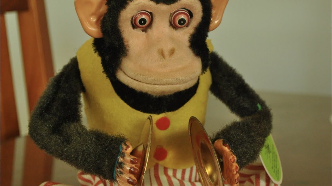 Feeding time at the Primate House @byKevinSamuels @Copper Colored Dragon