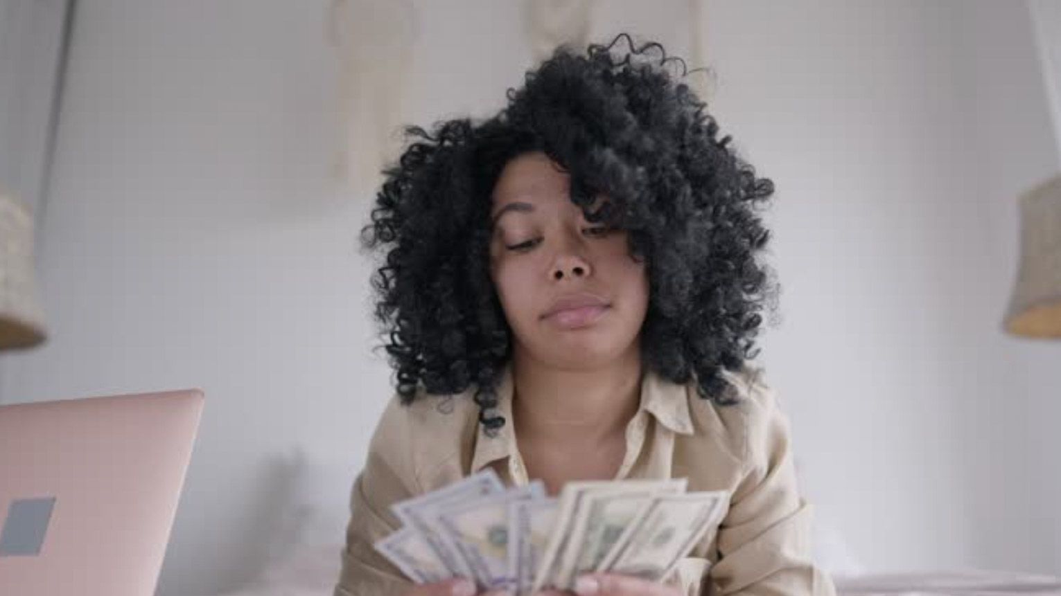 Modern Day Gold Diggers. (2016)